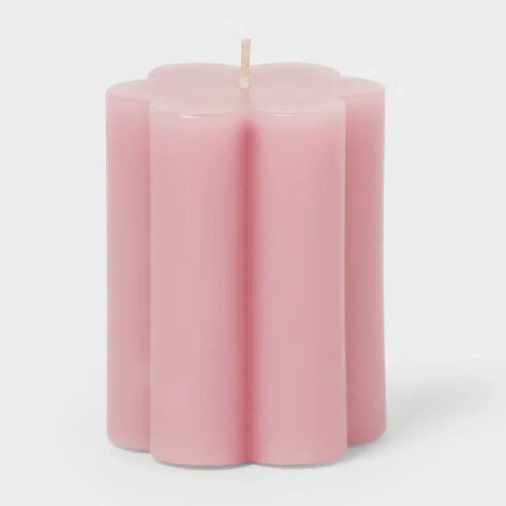 NWT Set of 2 Candles, Fun Flower and Tiered Cylindrical Candle